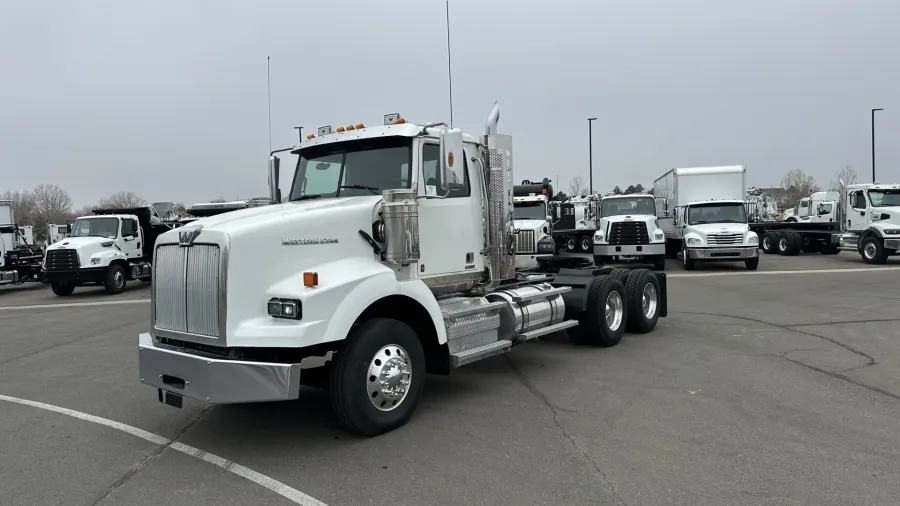 2020 Western Star 4900SA | Photo 1 of 17