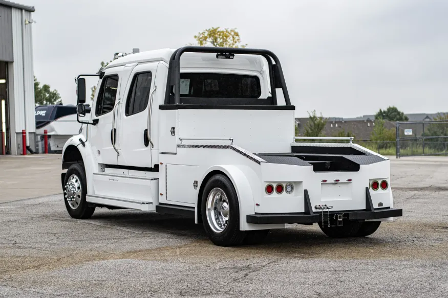 2023 Freightliner M2 106 Bolt | Photo 3 of 16