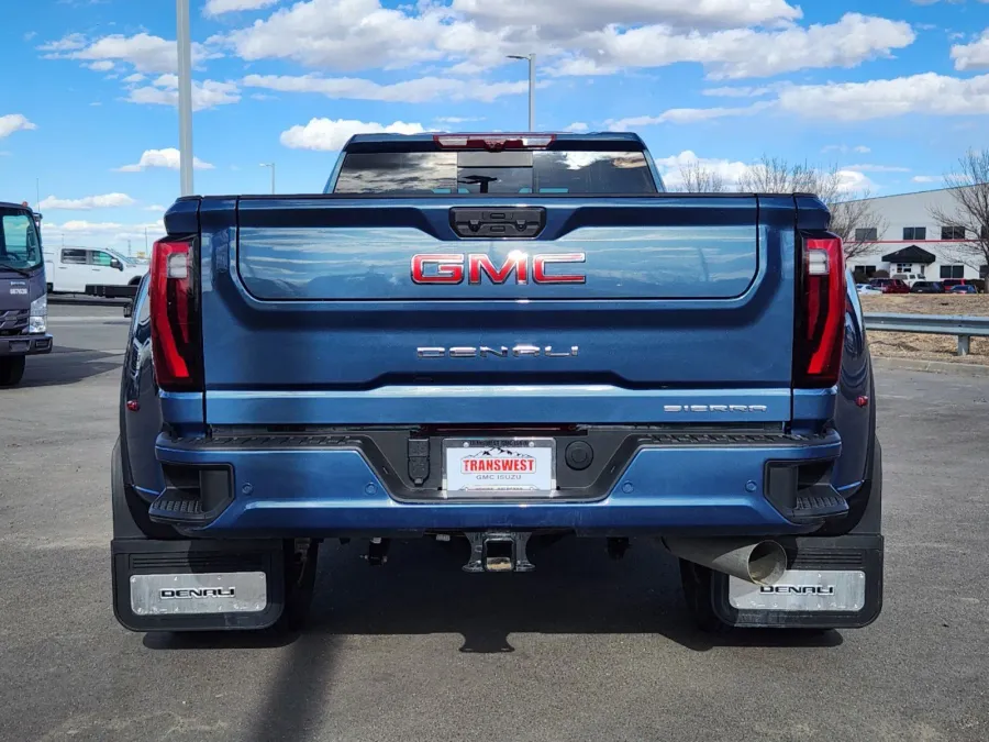 2024 GMC Sierra 3500HD Denali | Photo 12 of 34