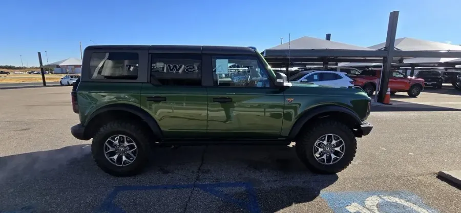 2024 Ford Bronco | Photo 4 of 29