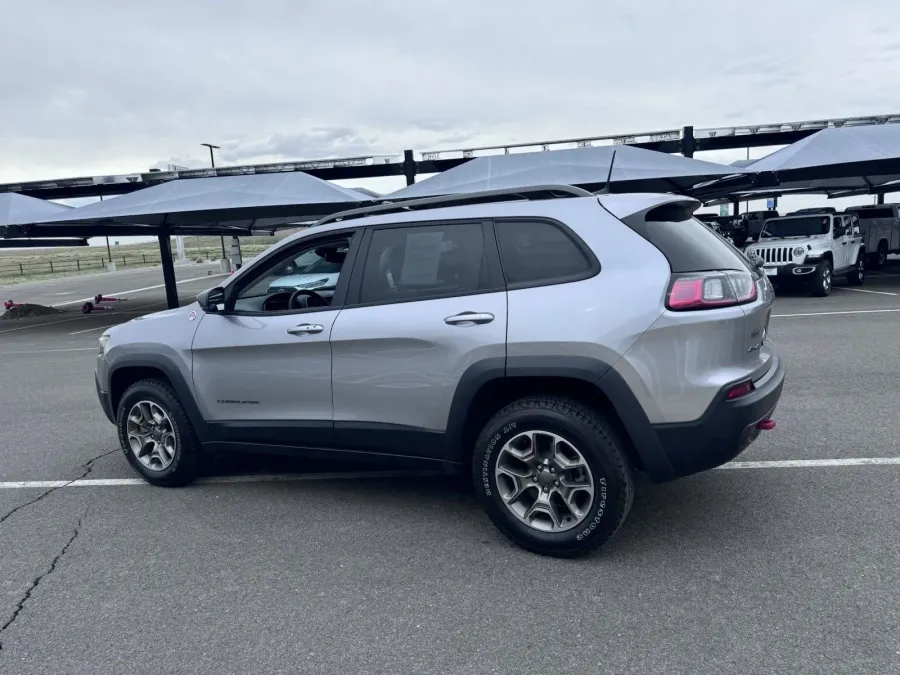 2021 Jeep Cherokee Trailhawk | Photo 5 of 17