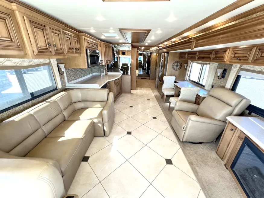 2014 Newmar Dutch Star 4369 | Photo 4 of 34