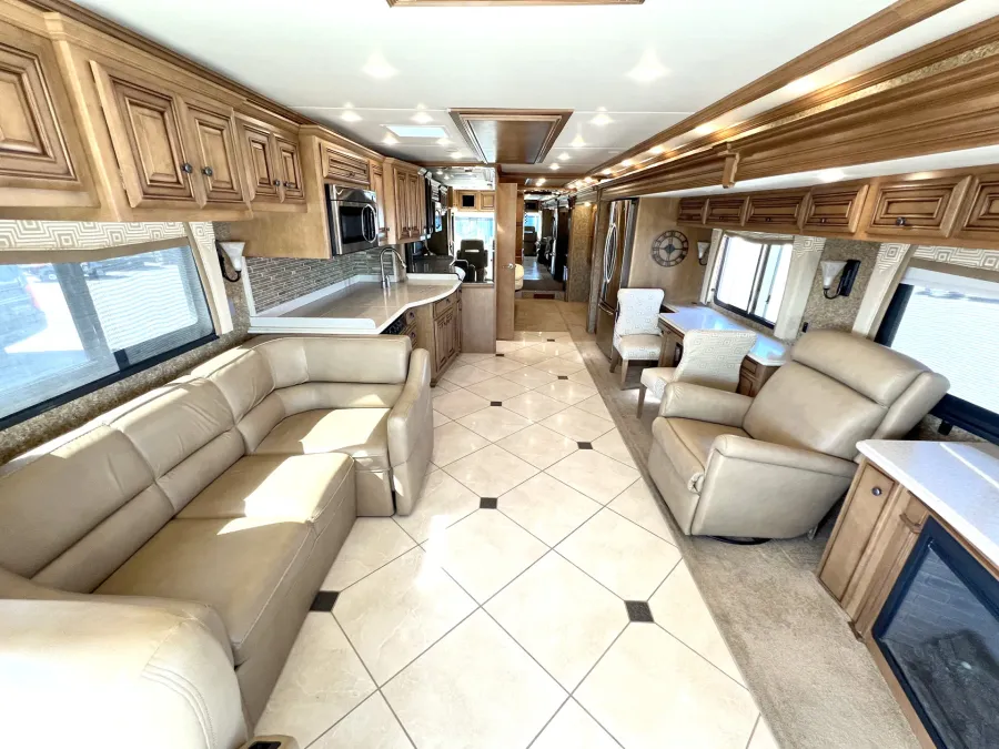 2014 Newmar Dutch Star 4369 | Photo 4 of 34