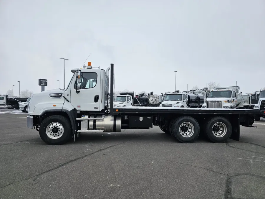 2025 Freightliner 114SD | Photo 4 of 16