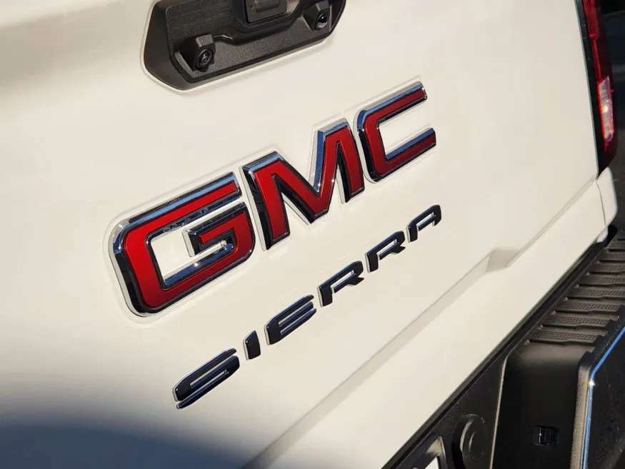 2025 GMC Sierra 3500HD Pro | Photo 15 of 30