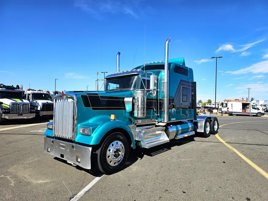 2022 Kenworth W900 | Photo 1 of 28