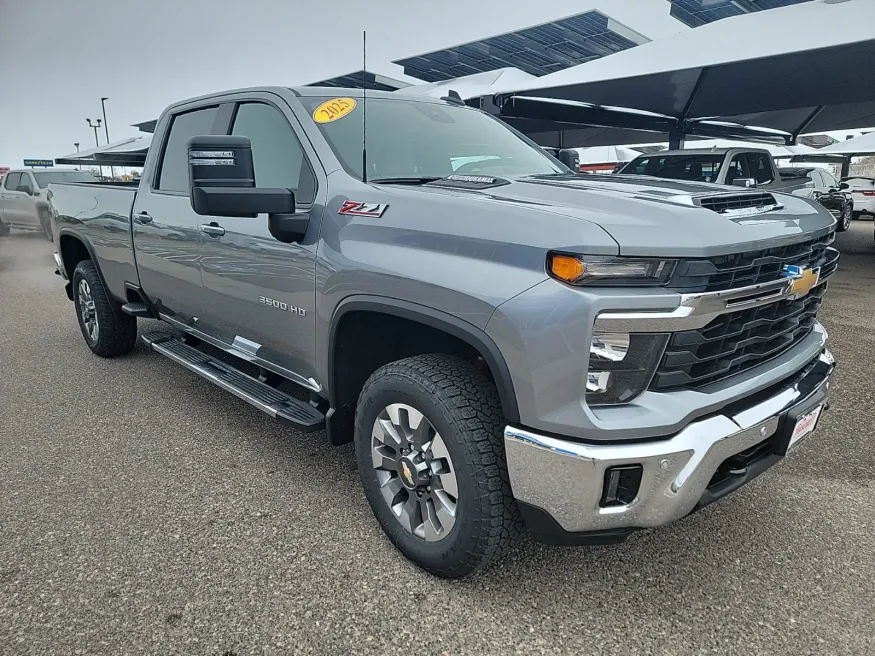 2025 Chevrolet Silverado 3500HD LT | Photo 7 of 17