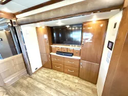 2017 Newmar King Aire 4519 | Thumbnail Photo 15 of 33