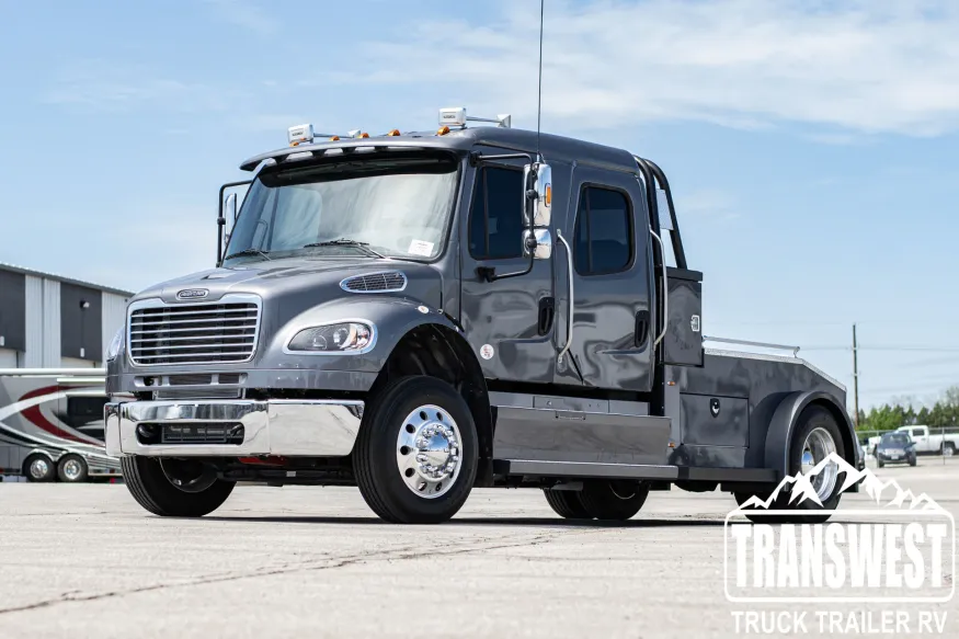 2023 Freightliner M2 106 Bolt | Photo 3 of 30