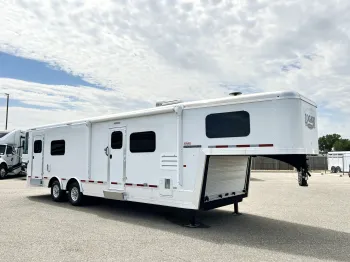 2022 Logan Coach Ultimate Sports Hauler