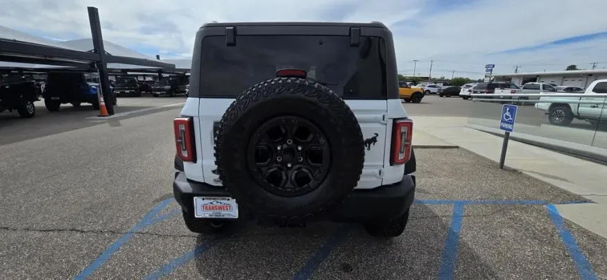 2023 Ford Bronco | Photo 7 of 29