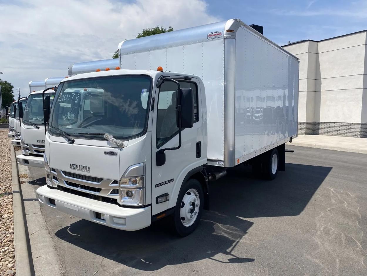 2024 Isuzu NPR-HD 16&#039; Box Van | Photo 5 of 9