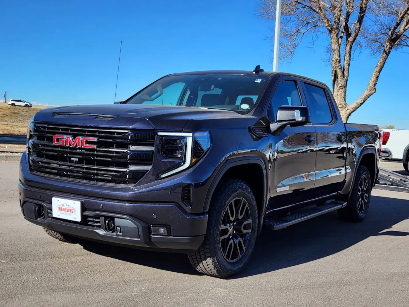 2025 GMC Sierra 1500 Elevation | Photo 3 of 31