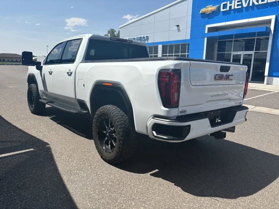 2021 GMC Sierra 2500HD AT4 | Photo 2 of 23