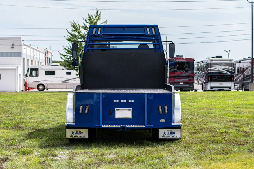 2023 Freightliner M2 106 Laredo | Photo 1 of 6