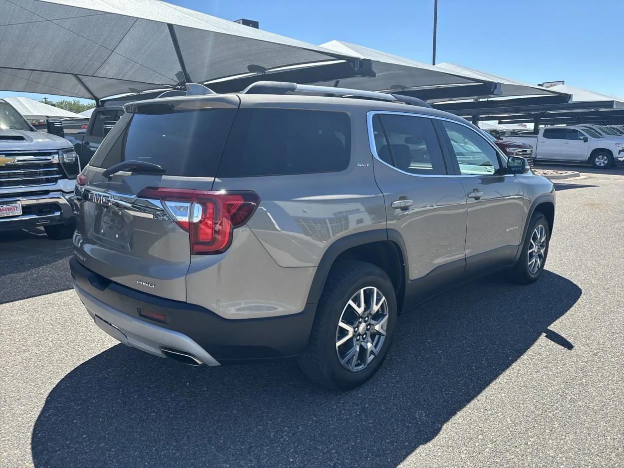 2023 GMC Acadia SLT | Photo 4 of 25