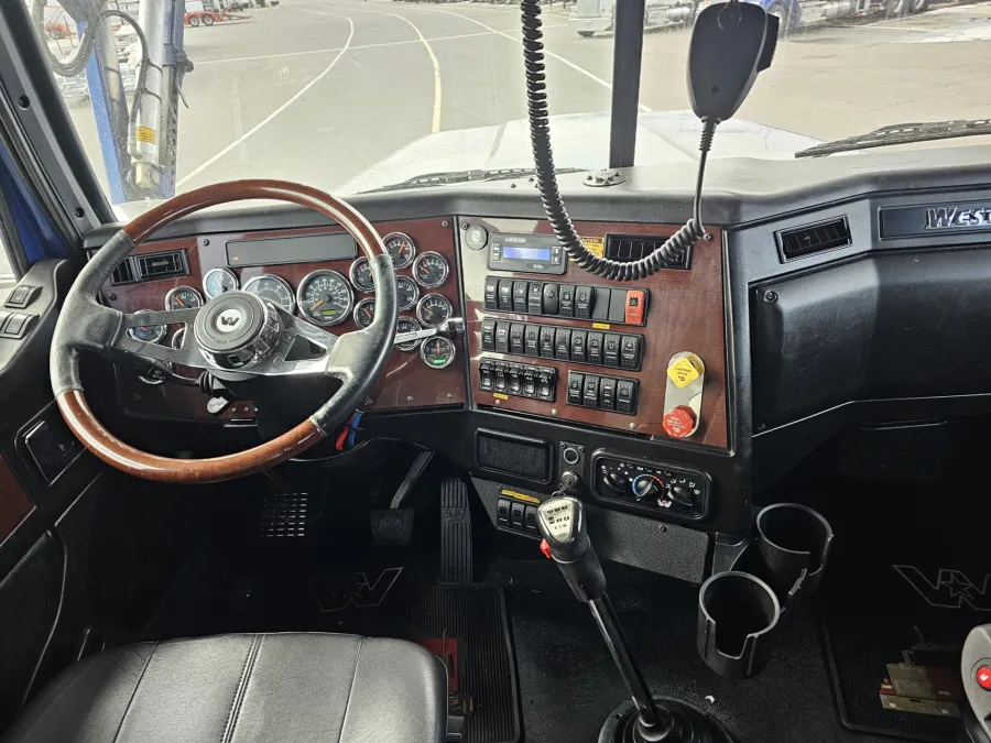 2020 Western Star 4900FA | Photo 13 of 28