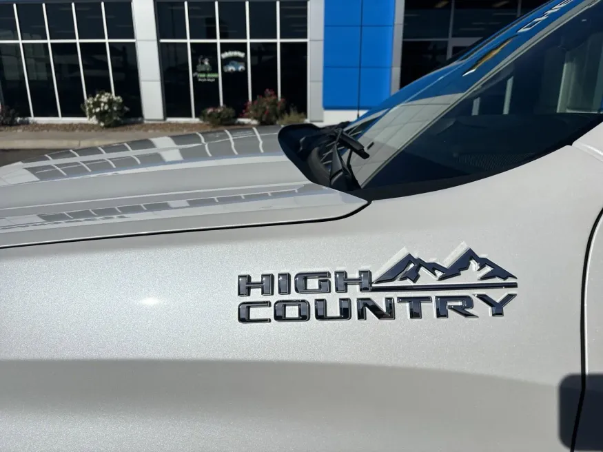 2022 Chevrolet Silverado 1500 High Country | Photo 8 of 21