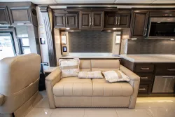 2023 Newmar London Aire 4551 | Thumbnail Photo 7 of 15