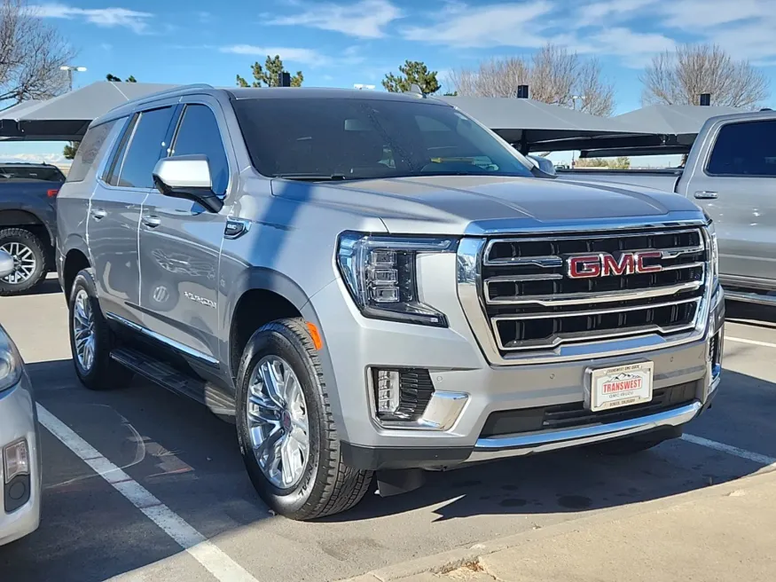 2023 GMC Yukon SLT | Photo 2 of 3