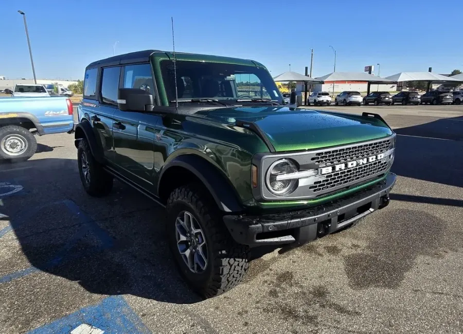 2024 Ford Bronco | Photo 3 of 29