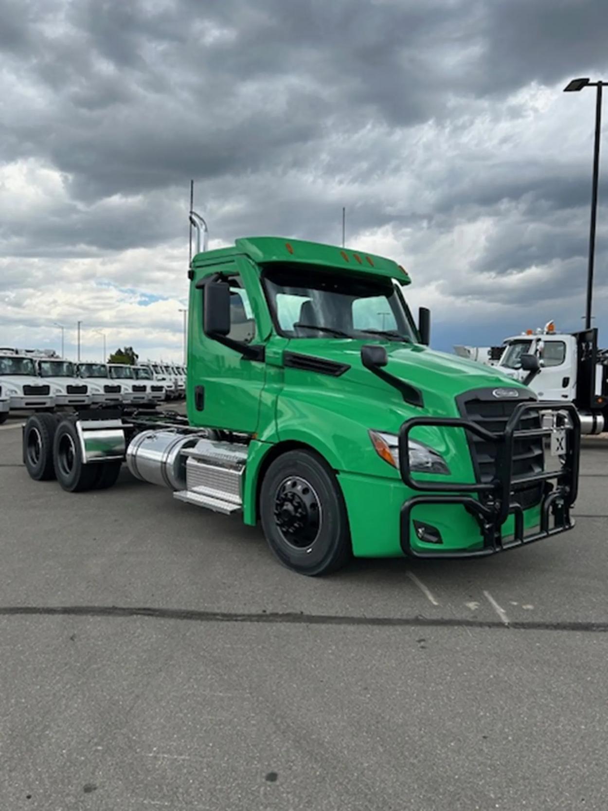 2025 Freightliner Cascadia 126 | Photo 7 of 17