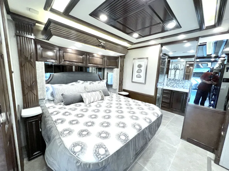 2023 Newmar Supreme Aire 4509 | Photo 17 of 38