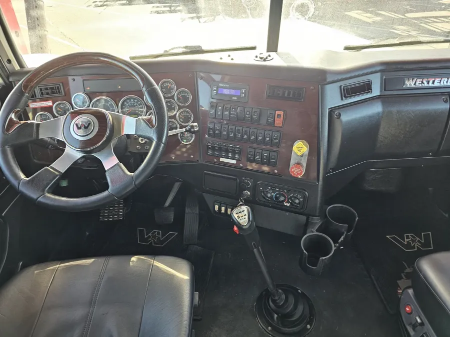 2022 Western Star 4900FA | Photo 24 of 27