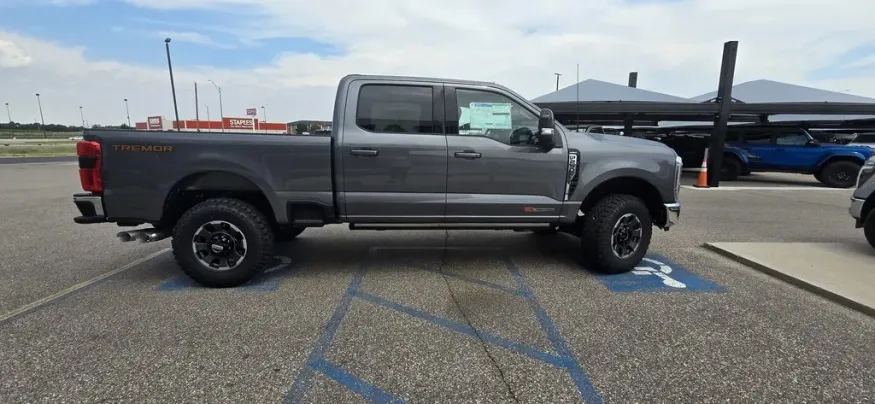 2024 Ford F-250SD | Photo 6 of 34