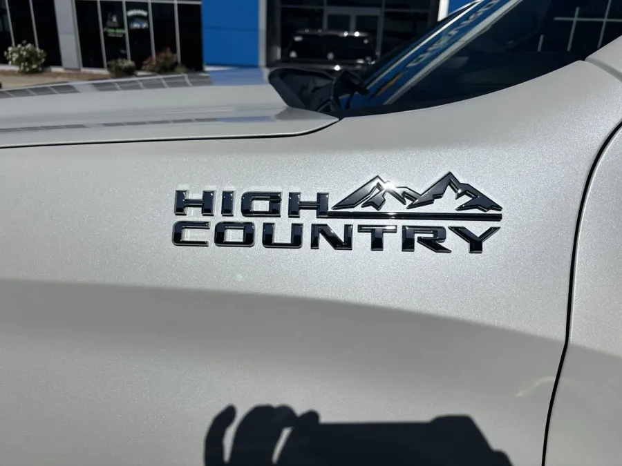 2025 Chevrolet Silverado 1500 High Country | Photo 8 of 21