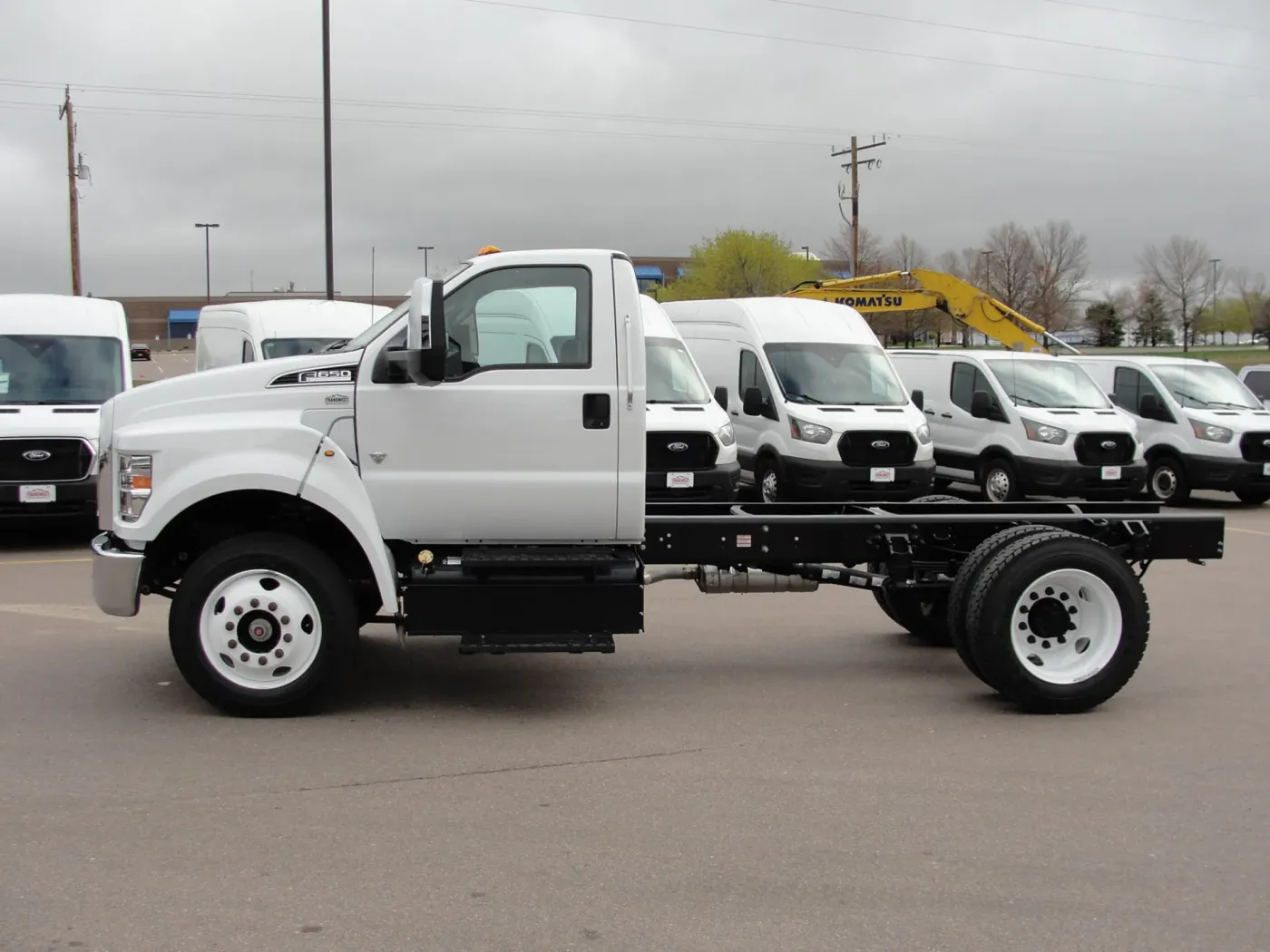 2025 Ford F-650 | Photo 2 of 12