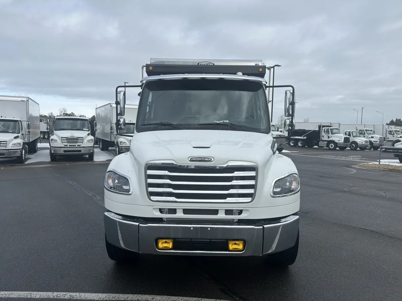 2025 Freightliner M2 106 | Photo 2 of 14