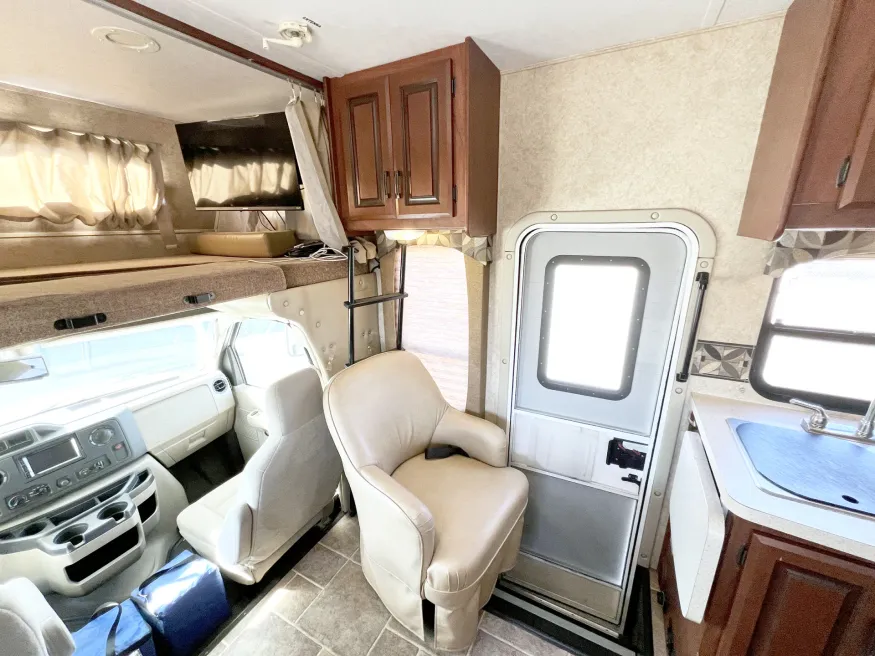 2013 Forest River Sunseeker 2450S | Photo 8 of 23