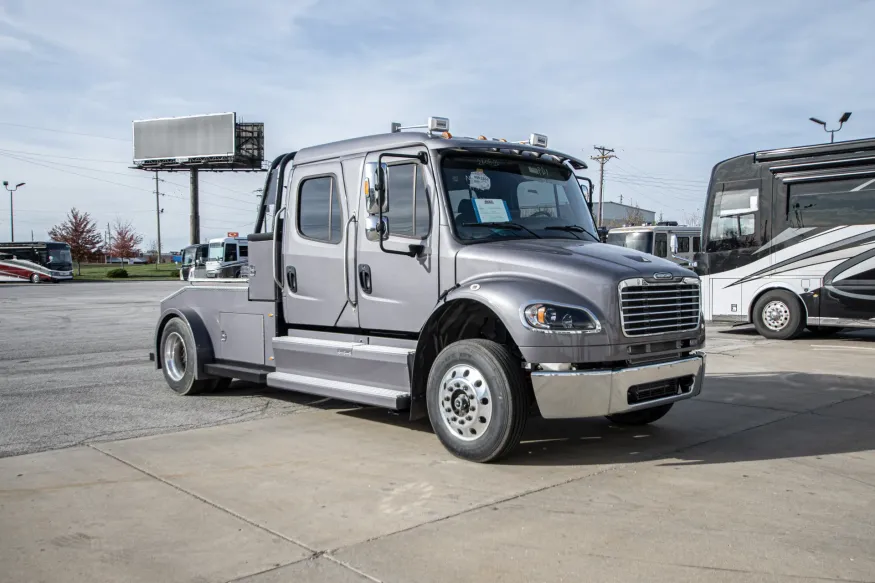 2023 Freightliner M2 106 Bolt | Photo 1 of 14