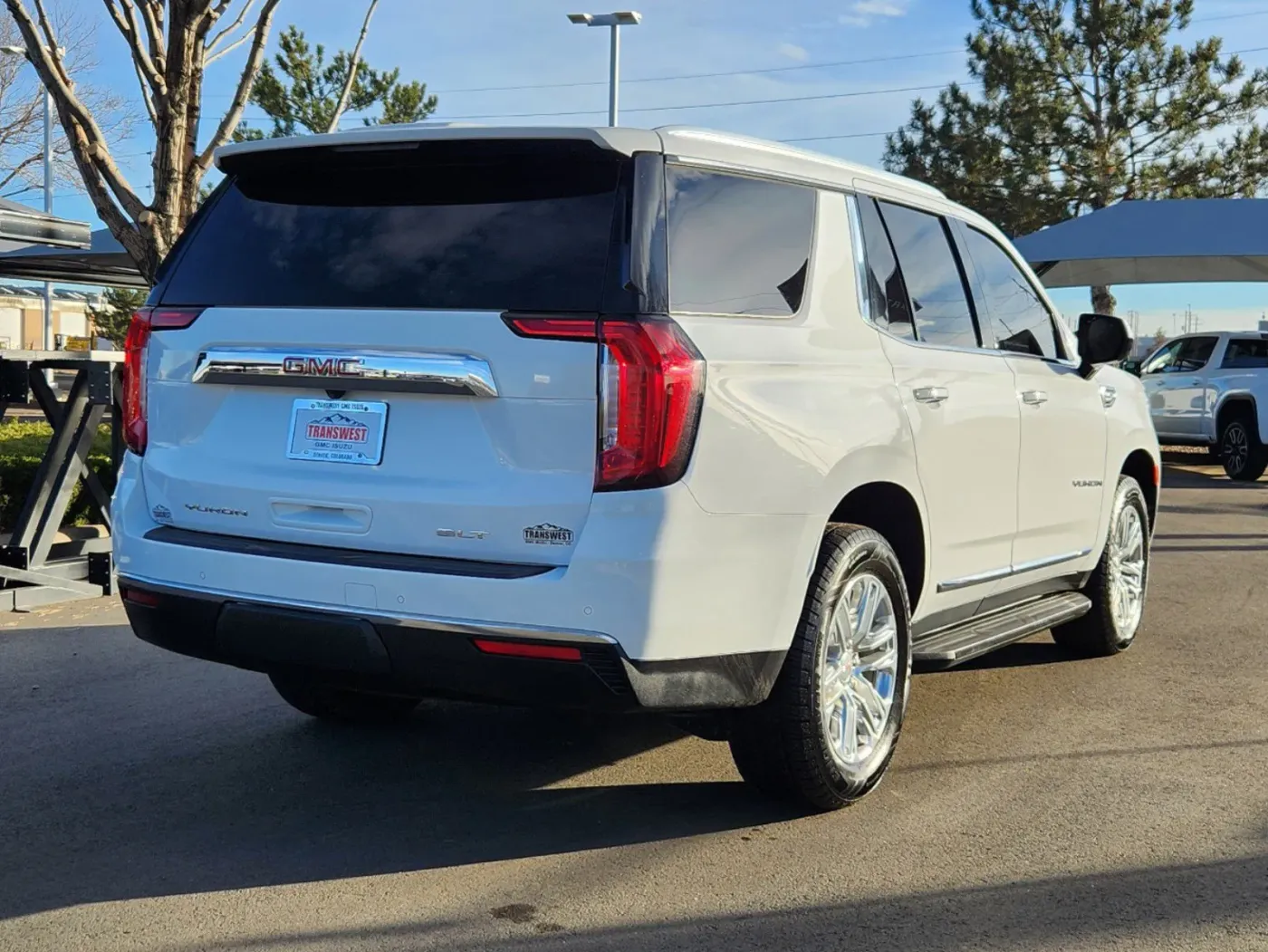 2021 GMC Yukon SLT | Photo 2 of 29