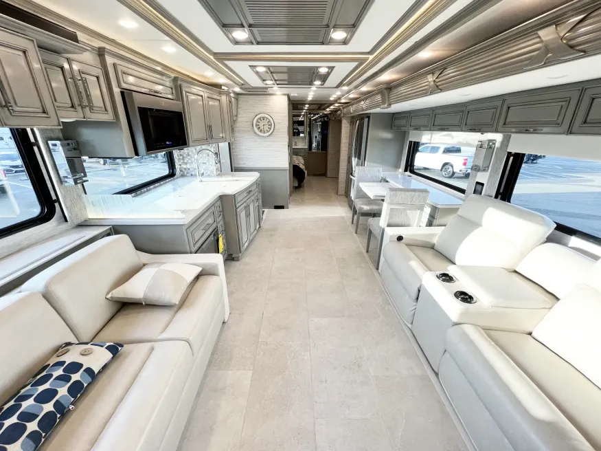 2024 Newmar Supreme Aire 4530 | Photo 4 of 33