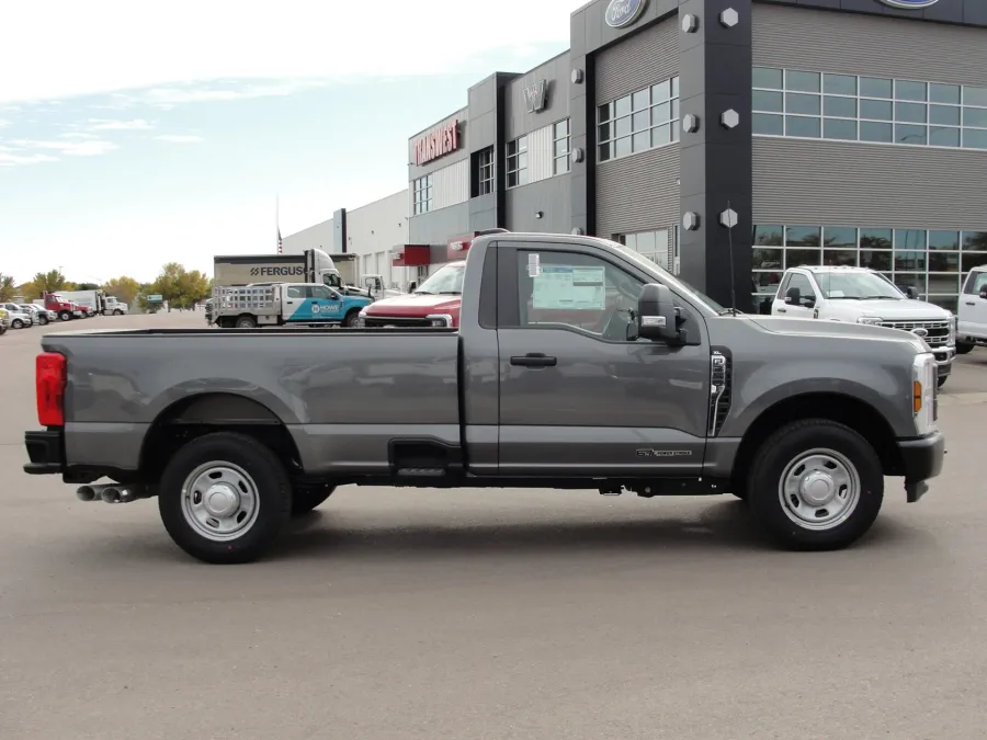 2024 Ford F-350 | Photo 6 of 16