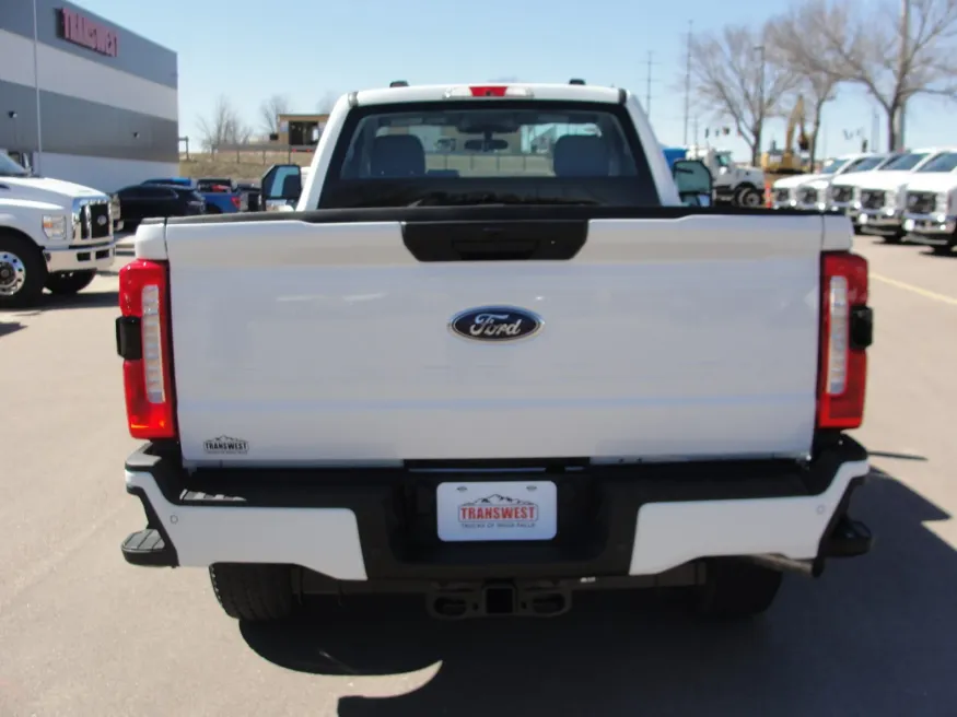 2024 Ford F-350 | Photo 4 of 17