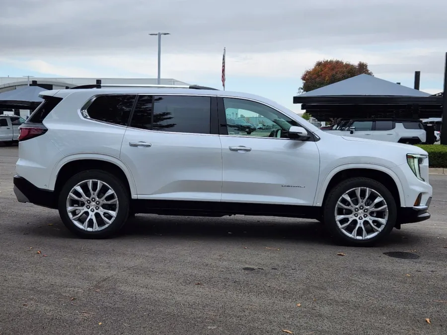 2024 GMC Acadia AWD Denali | Photo 1 of 28