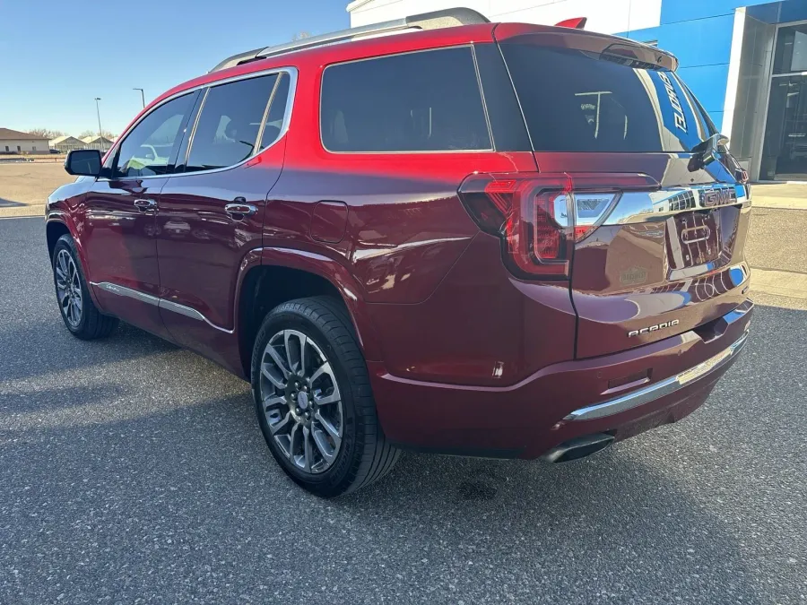 2020 GMC Acadia Denali | Photo 2 of 26