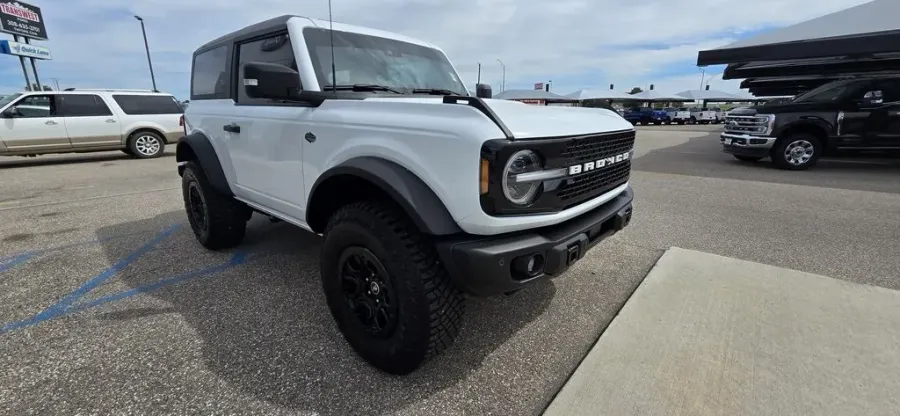 2023 Ford Bronco | Photo 3 of 29