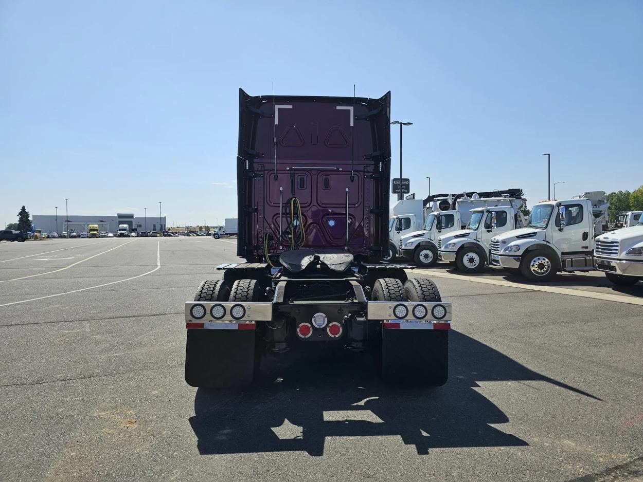 2023 Freightliner Cascadia 126 | Photo 8 of 26