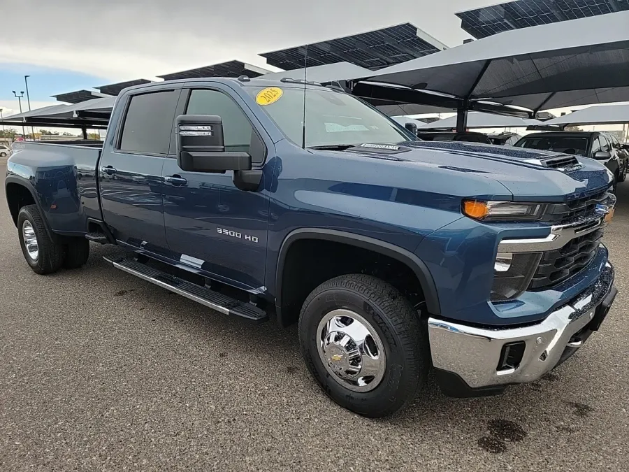 2025 Chevrolet Silverado 3500HD LT | Photo 7 of 17