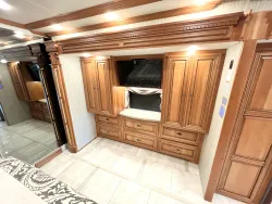 2017 Newmar Dutch Star 4369 | Thumbnail Photo 15 of 32