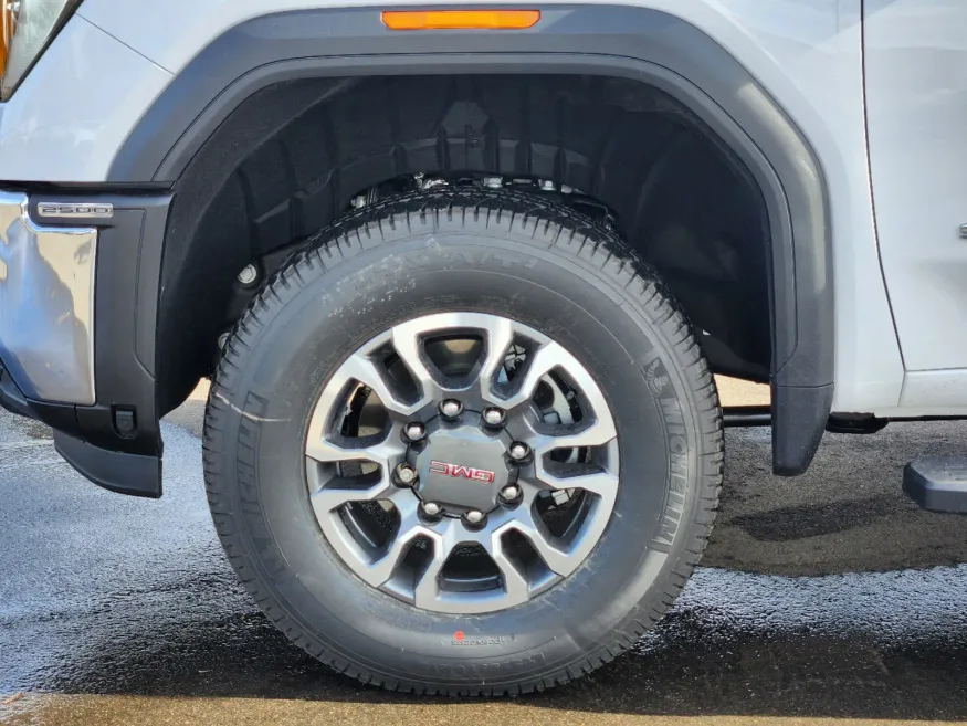 2025 GMC Sierra 2500HD SLT | Photo 22 of 32