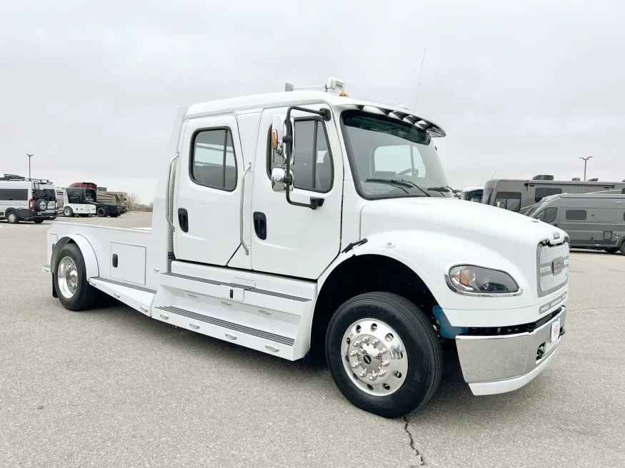 2023 Freightliner M2 106 Summit Hauler | Photo 26 of 27