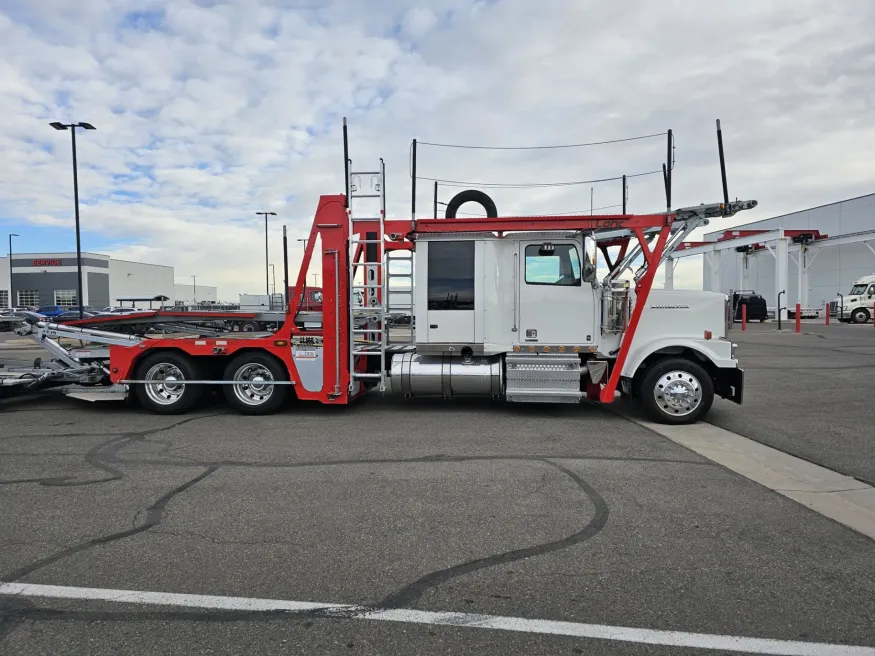 2022 Western Star 4900FA | Photo 5 of 34