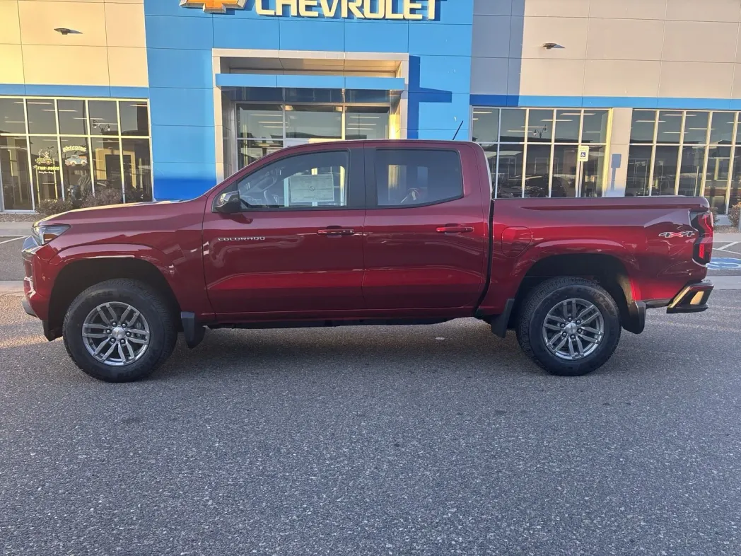 2024 Chevrolet Colorado 4WD LT 