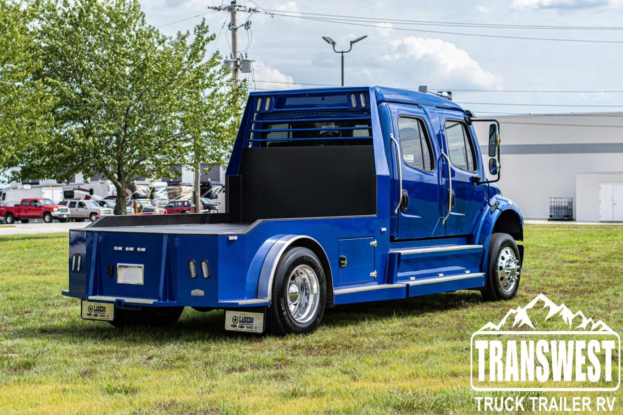 2023 Freightliner M2 106 Laredo | Photo 9 of 20