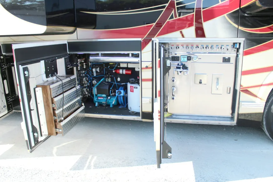 2016 Prevost Outlaw H3-45 | Photo 27 of 30